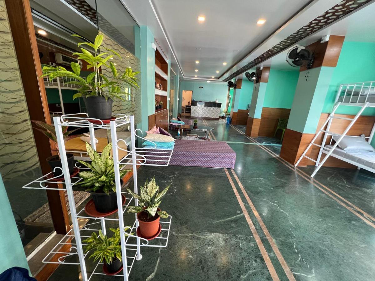 Backpackers Hostel *